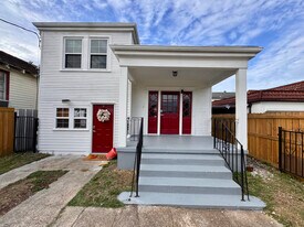 2555 Elder St in New Orleans, LA - Building Photo