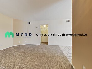 10553 Pine Pointe Ave-Unit -Unit 102 in Las Vegas, NV - Building Photo - Building Photo