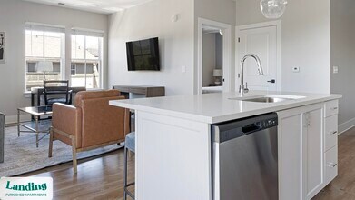 1000 Forestview Dr in Oakwood, GA - Foto de edificio - Building Photo