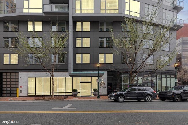 4960 Fairmont Ave in Bethesda, MD - Building Photo - Building Photo