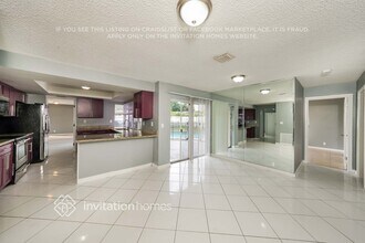 8119 NW 72nd Ave in Tamarac, FL - Foto de edificio - Building Photo