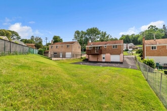 2054 Noblestown Rd in Pittsburgh, PA - Building Photo - Building Photo