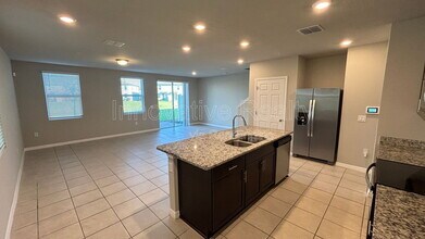 1061 Desert Candle Dr in Ocoee, FL - Building Photo - Building Photo