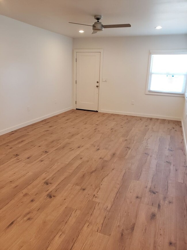 4031 Miller Way in Sacramento, CA - Foto de edificio - Building Photo