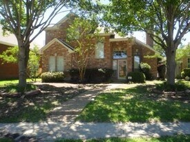 8902 Bayshore Ln in Rowlett, TX - Building Photo