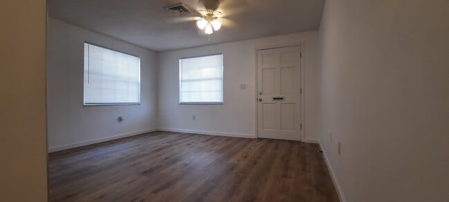4951 Elkner St, Unit 4951 in New Port Richey, FL - Foto de edificio - Building Photo