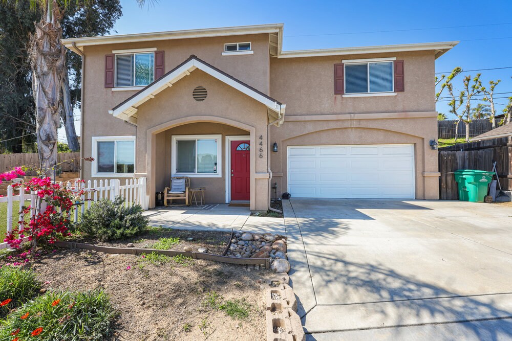 4466 Mataro Dr in San Diego, CA - Foto de edificio