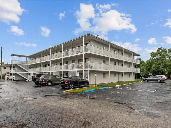 property at 320 Lakeview St