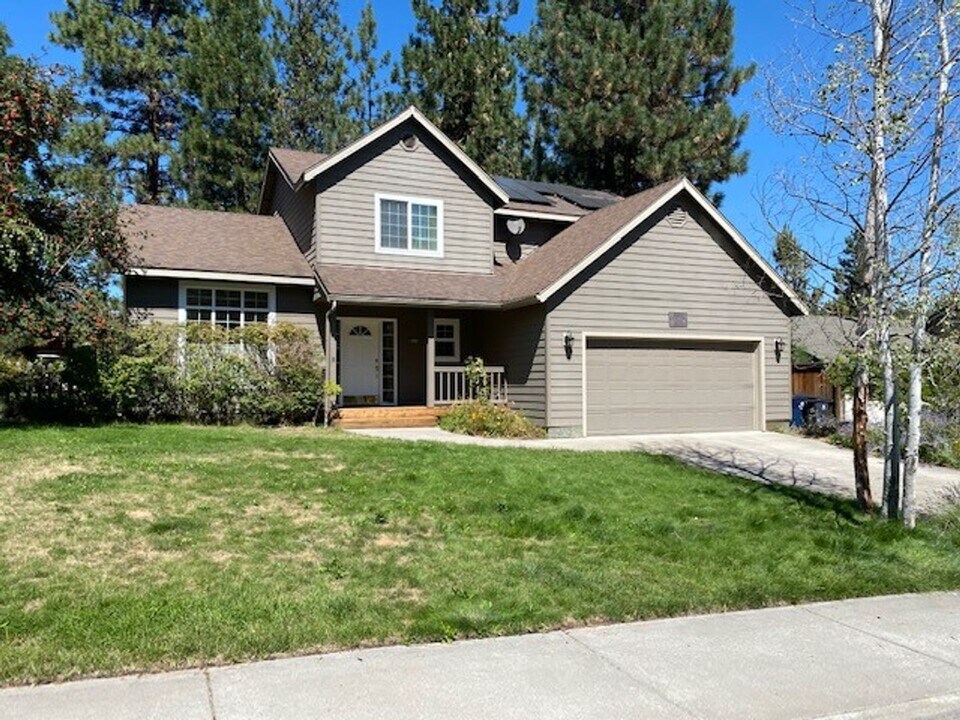 1153 NW Knoxville Blvd in Bend, OR - Building Photo