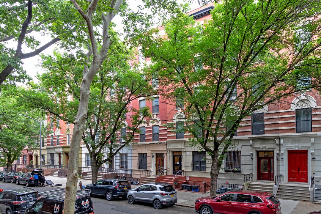 243 W 137th St in New York, NY - Foto de edificio