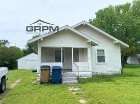 319 Liberty St in Hutchinson, KS - Building Photo