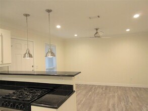 100 W 12th St in Houston, TX - Building Photo - Building Photo