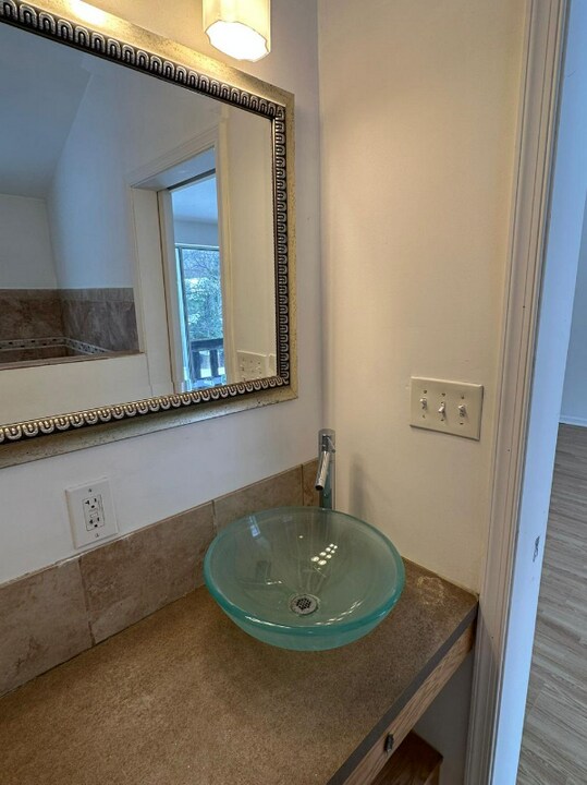 301 Loureiro Ln in Oxon Hill, MD - Building Photo