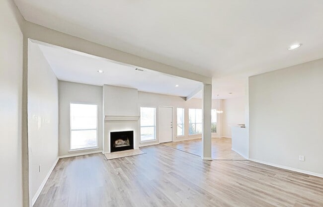 1061 Treehouse Ln in Red Oak, TX - Building Photo - Building Photo