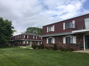 Villa Maria in Racine, WI - Foto de edificio - Building Photo