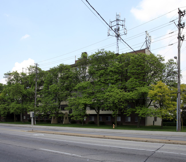 2413 Islington Ave in Toronto, ON - Building Photo - Building Photo