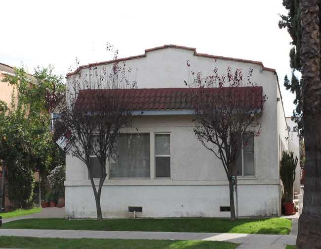 1306 Hellman St in Long Beach, CA - Building Photo - Building Photo