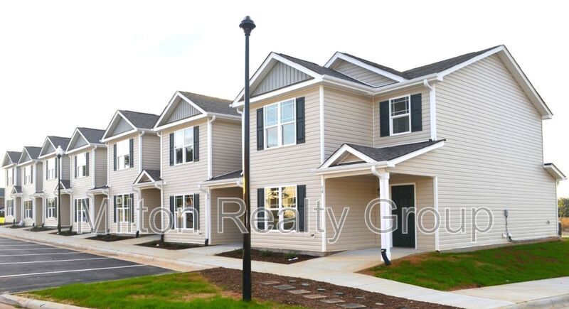 26 River Stancil Dr in Lillington, NC - Building Photo