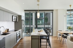 Cora in Tampa, FL - Building Photo