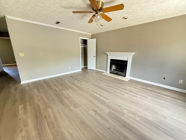 property at 809 Willow Pointe
