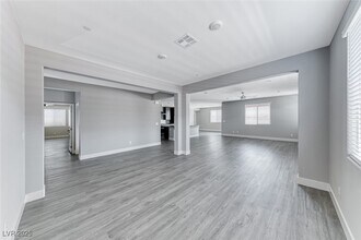 510 Copper Falcon Ave in Henderson, NV - Building Photo - Building Photo