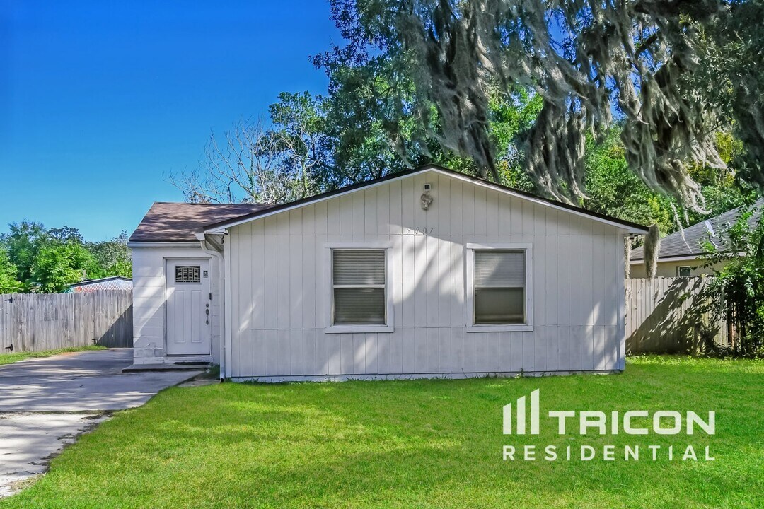 5807 Ricker Rd in Jacksonville, FL - Building Photo