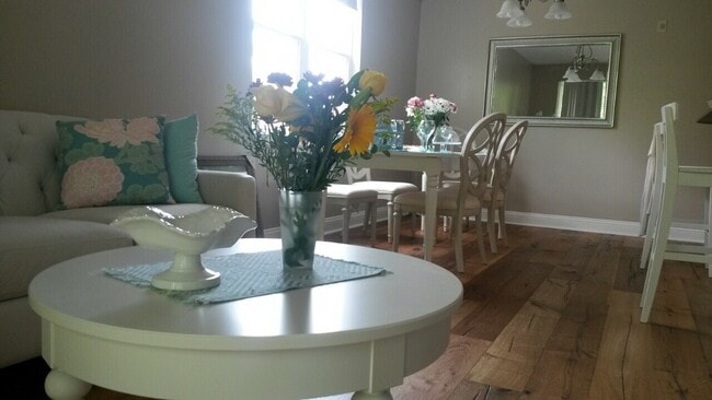 1310 Kenilworth Ave, Unit 520 in Charlotte, NC - Foto de edificio - Building Photo