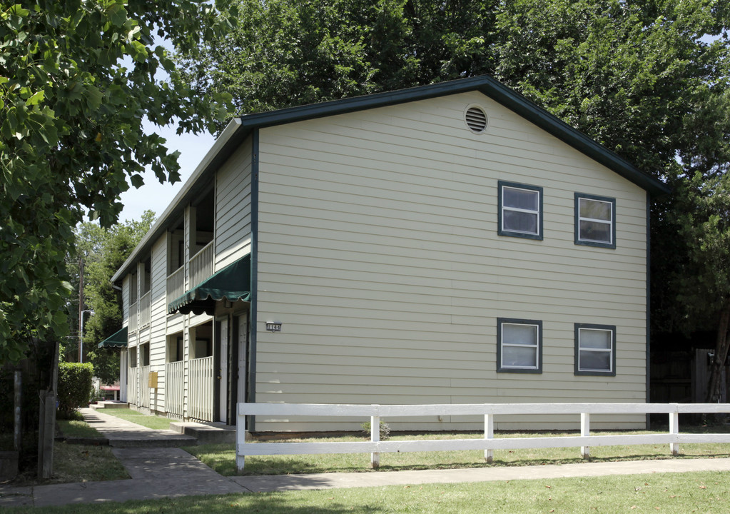 1144 S St Louis Ave in Tulsa, OK - Foto de edificio