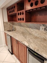 9735 NW 52nd St, Unit 411 in Doral, FL - Foto de edificio - Building Photo