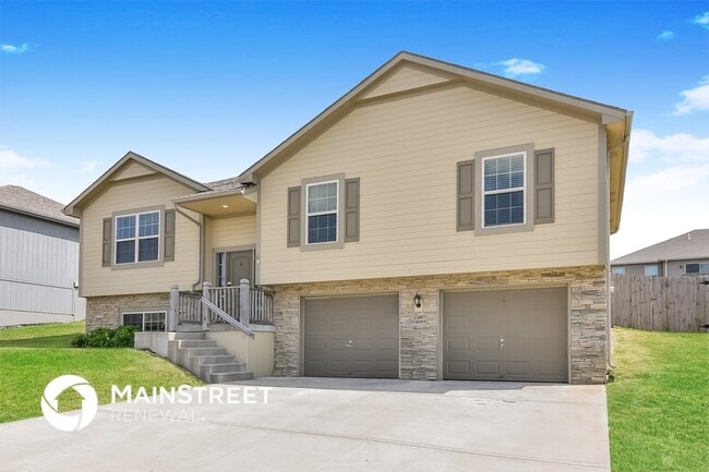 1309 NW High View Dr in Grain Valley, MO - Building Photo - Building Photo