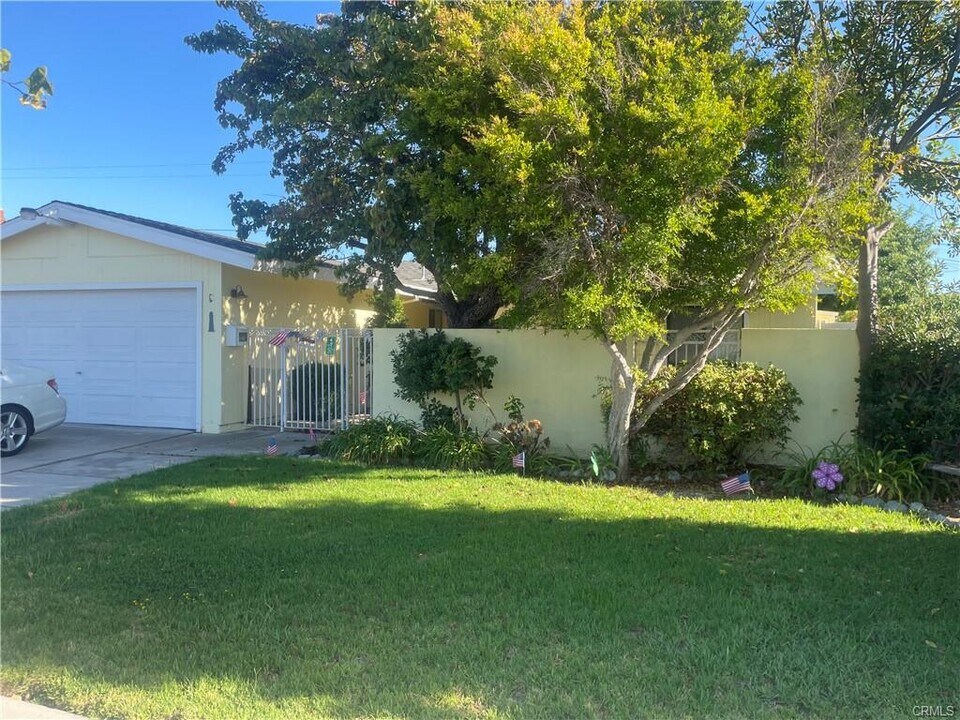8352 Munster Dr in Huntington Beach, CA - Building Photo