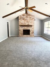 1 Darnell St in Conroe, TX - Foto de edificio - Building Photo
