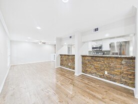 5333 Richmond Ave. in Houston, TX - Building Photo