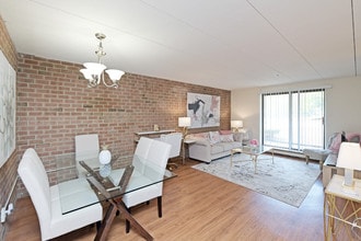 Queen Annes in Weymouth, MA - Building Photo - Interior Photo