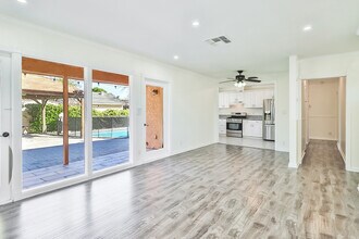 16745 Bermuda St, Unit 1 in Granada Hills, CA - Building Photo - Building Photo