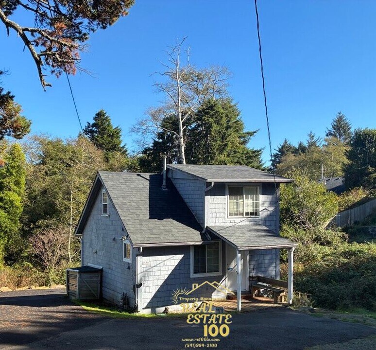 2870 NE Hwy 101 in Lincoln City, OR - Building Photo