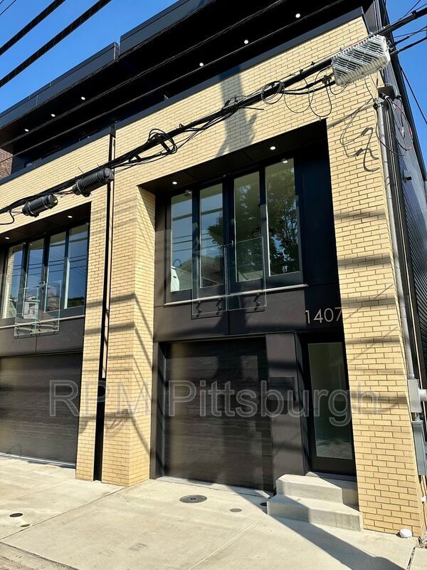 1407 Sarah St in Pittsburgh, PA - Building Photo - Building Photo