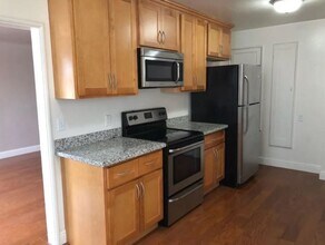 1044-221 1/2 Litch Ct in Reno, NV - Building Photo - Building Photo