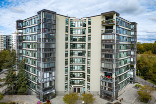 Woodlawn Towers III in Guelph, ON - Building Photo