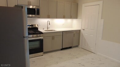 26 Harrison St, Unit 3 in Belleville, NJ - Building Photo - Building Photo