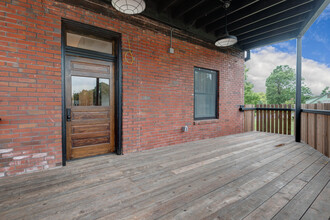 The Lofts at Cherry & Pickwick in Springfield, MO - Foto de edificio - Building Photo