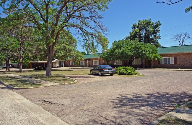 2417 33rd St in Lubbock, TX - Foto de edificio - Building Photo