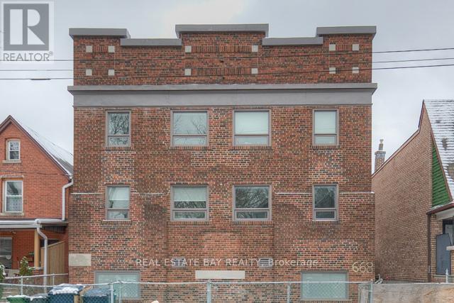 668-668 Brock Ave in Toronto, ON - Building Photo - Building Photo