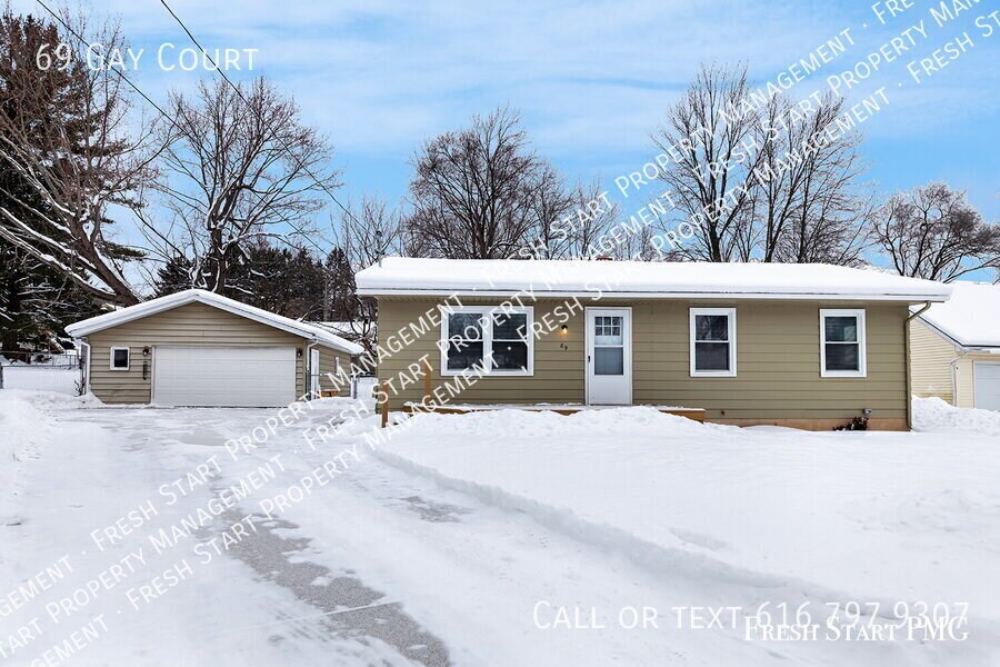 69 Gay Ct in Rockford, MI - Building Photo