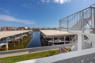 1100 8th Ave S in Naples, FL - Foto de edificio - Building Photo