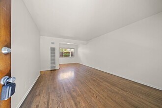 1517 Harvard St in Santa Monica, CA - Foto de edificio - Building Photo