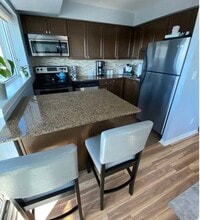 215 Queen St W in Brampton, ON - Building Photo - Building Photo