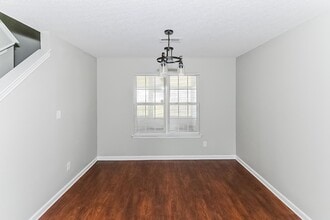 4891 Top Notch Loop in Memphis, TN - Building Photo - Building Photo