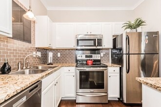 2131 Lennox Square Rd in Charlotte, NC - Building Photo - Building Photo