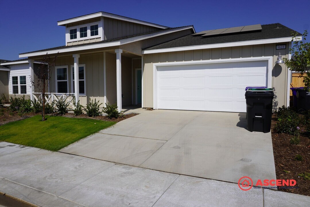 9618 Greenwood Gln Ln in Shafter, CA - Building Photo